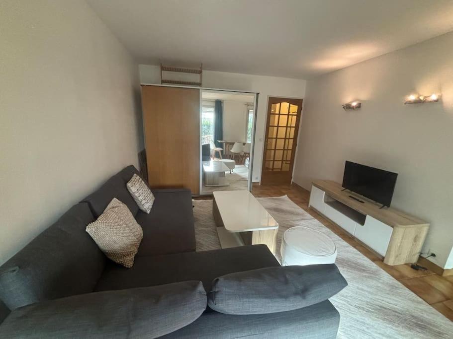 F2 Avec Terrasse, Parking Gratuit Διαμέρισμα Guyancourt Εξωτερικό φωτογραφία